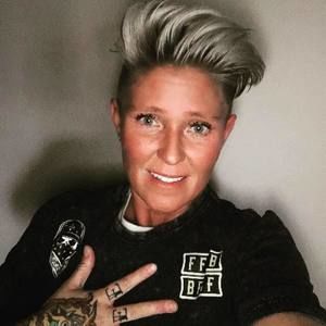 Meet your Posher, Leona